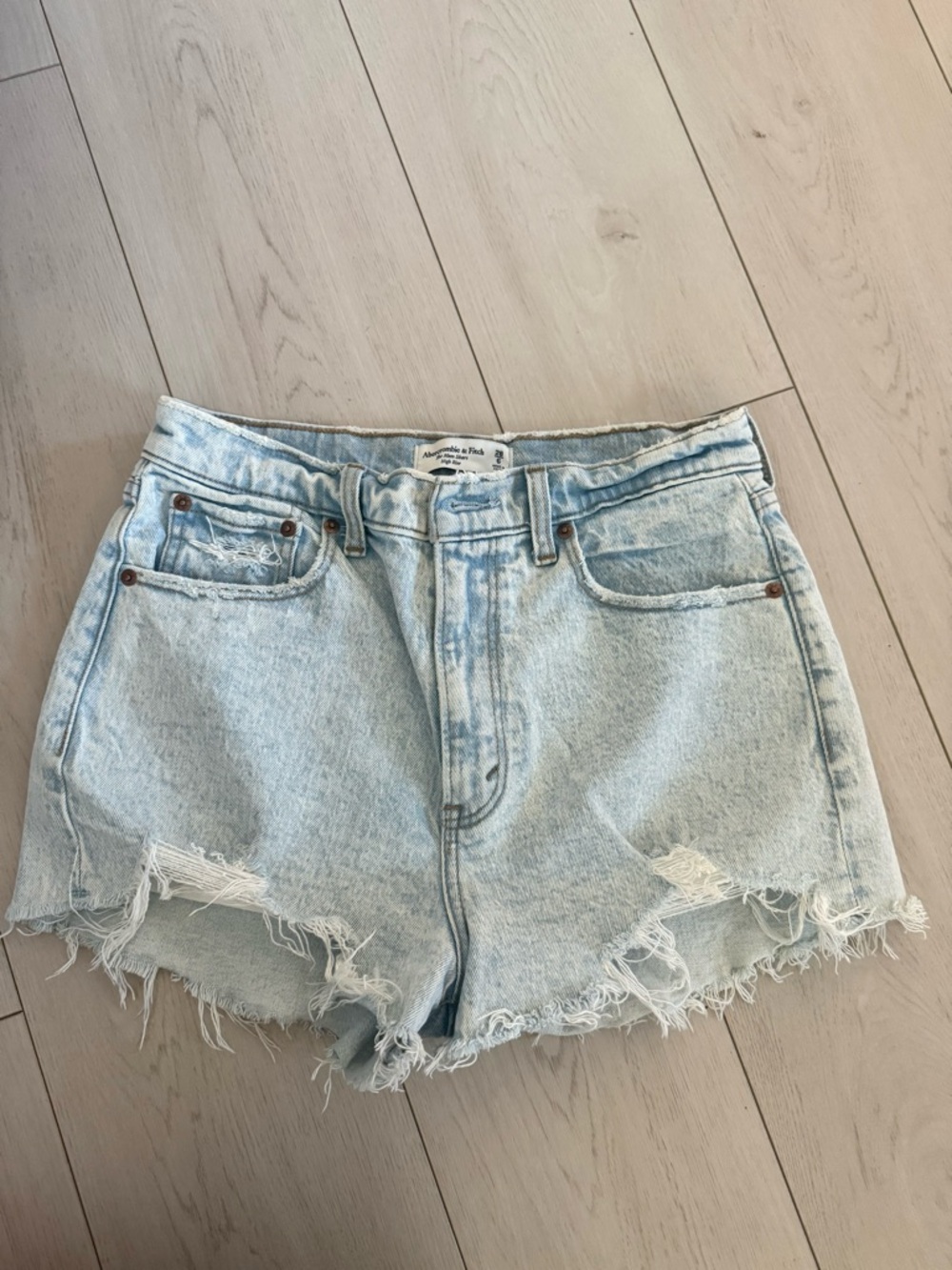 A&F Light Denim Mom Short High-Rise